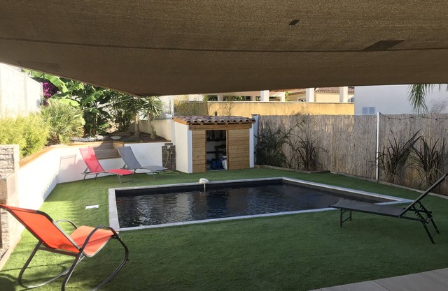 Villa with swimming pool ideal for couple with children near Hyères