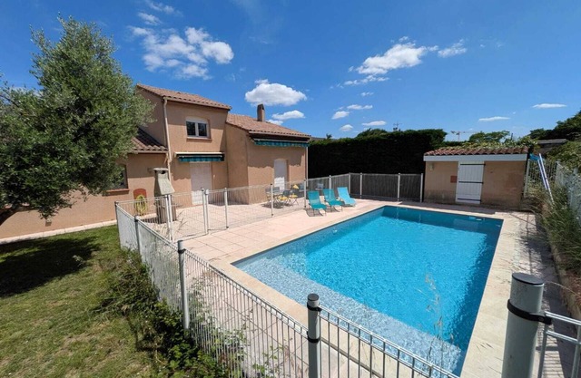Villa with swimming pool in Seilh near Toulouse