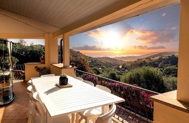 Villa with Terrace overlooking the Sea
