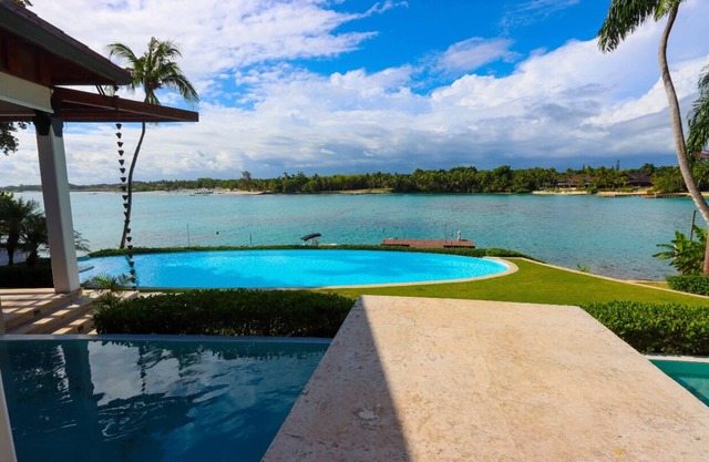 Villa with Yacht Dock in Casa de Campo : Ref: 10155