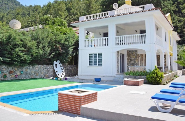 Villa Xclusive (7 bedroom luxury villa, Sleeps up to 14 guests)