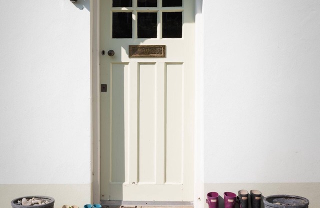 Village Cottage, 10 minutes from the beach