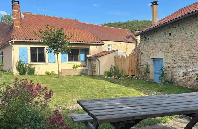Village house, close to the major tourist attractions of the Périgord Noir region