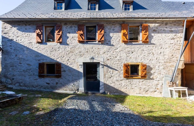 Village house for 8 people in Loudervielle with Wifi