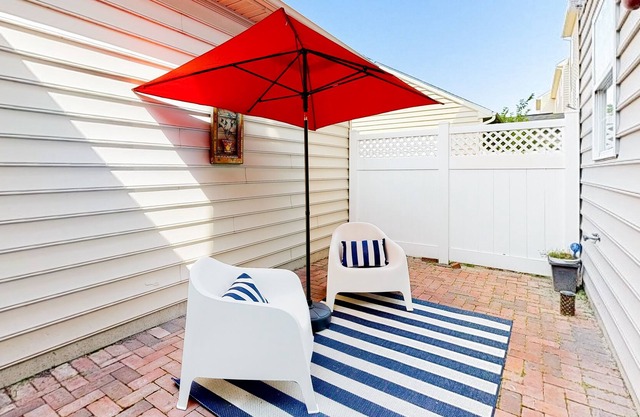 Village of Five Points townhome with pool, gym, and tennis access - bikes & W/D
