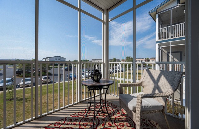 Villages of 5 Points Unit 3206 - Community pool, close to the bike path!