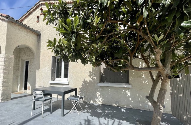 Villeneuve les Avignon/centre/heated pool/100m2