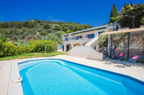 Vinaigrier Hills VI3086 by Riviera Holiday Homes