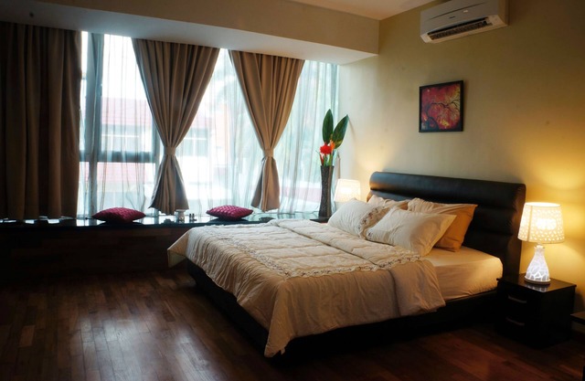 Vista King With Attached Bathroom