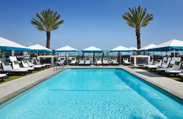 Vista Suite at The London West w/Private Balconies Near Beverly Hills Shopping