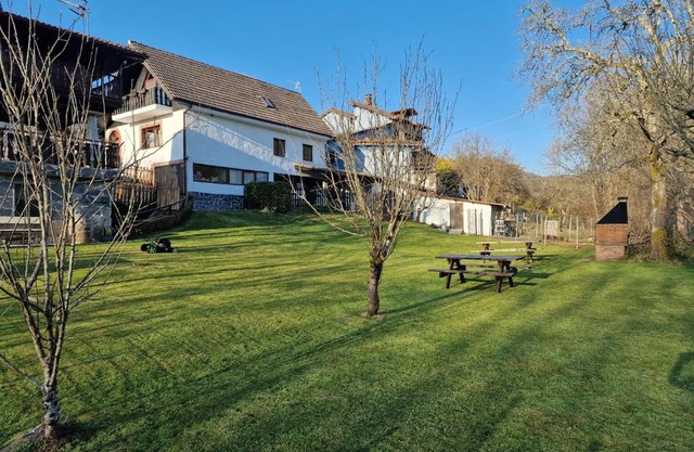 vivienda vacacional con jardín y barbacoa