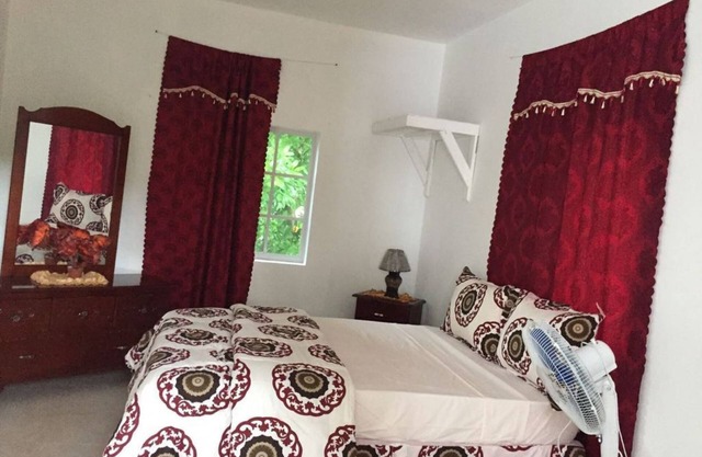 VIVIENNE'S Guest House #A4 King size bed private balcony
