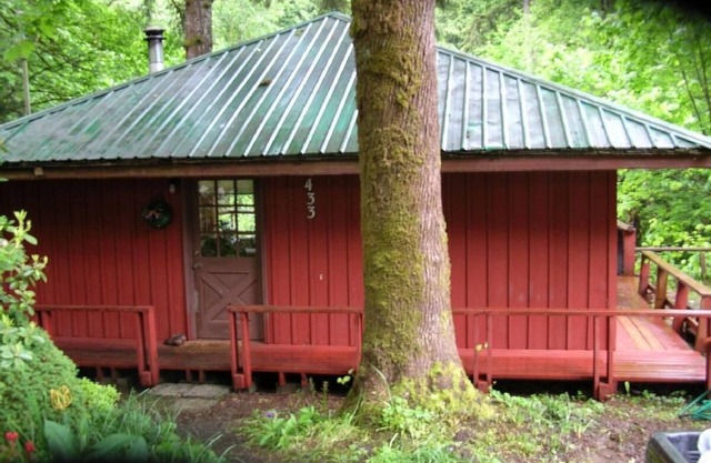 'Volcano Country' Creek Side Cottage Retreat