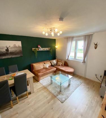 Voll ausgestattete 3 Zimmer Wohnung mit 2 Schlafzimmer