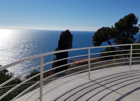 Vue mer.Tranquilité.Cap d'Ail à 10 mn de MONACO