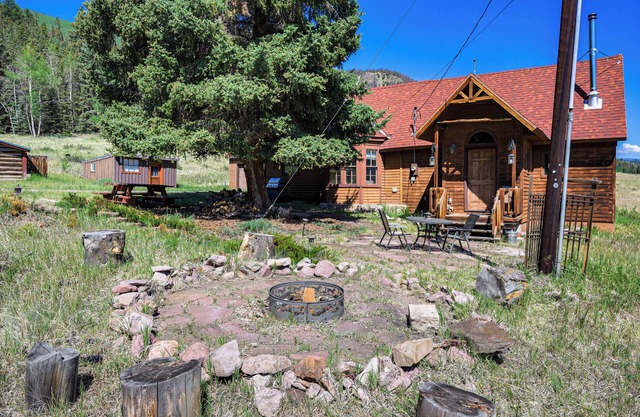'Wagon Wheel Hideaway' Near Fishing in Creede!