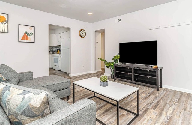 Wake Forest Bungalow - Suite B