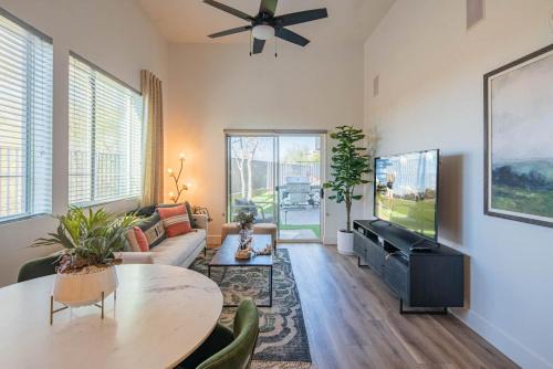 Walk out Patio-Grill-Pool with View-Golfing Area S134