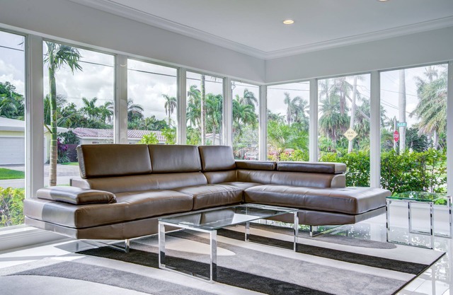 WALK TO BEACH! 3BR Ultra Modern Home!