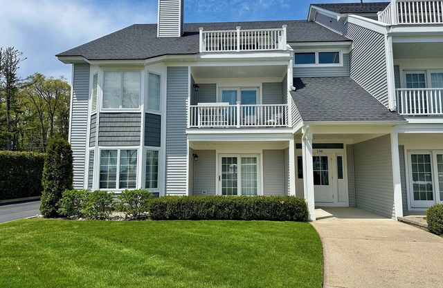 Walk to Beach! Quiet, Updated Main Floor Condo, Monthly Rental!