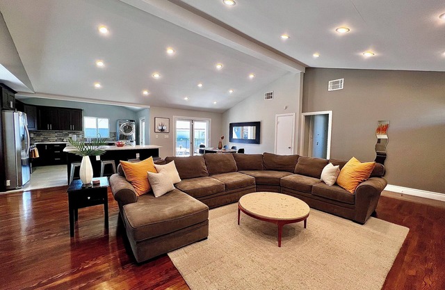 Walk to Disney! 3 Bed 2 Ba Home w/Pool, Hot Tub, Fire Pit