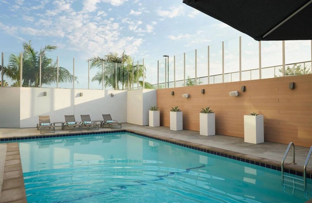 Walk to Disney - Stylish Suites with Pool, Free Wi-Fi and Breakfast | 4 Units