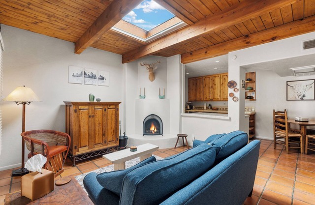 Walk to Downtown, Beautiful Views - Great Location!