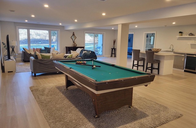 Walk to downtown Picton, stunning open concept 4-bed, set on 2 levels!