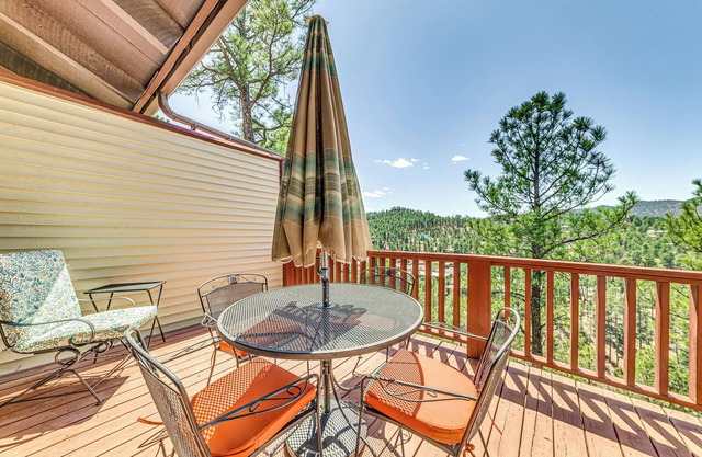 Walk to Dtwn Ruidoso: Mtn-View Condo w/Pool!