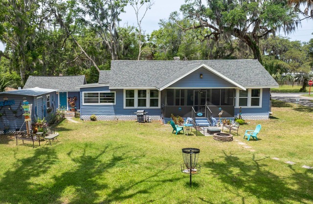 Walk to freshwater springs! Swim with manatees! Kayaking and more!