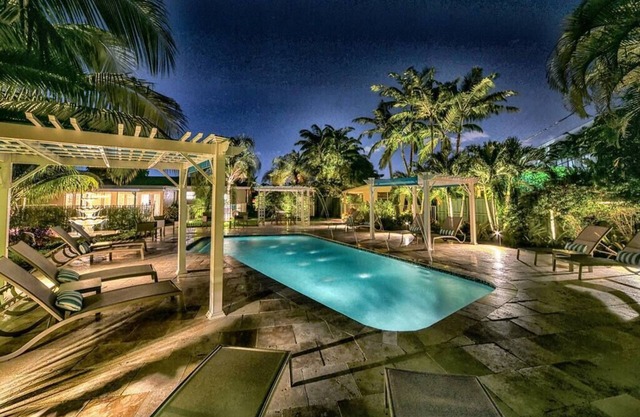 Walk to GAY Wilton Drive, Pool, Queen Bed, Kitchen, Living Room, Patio, WiFi, #3