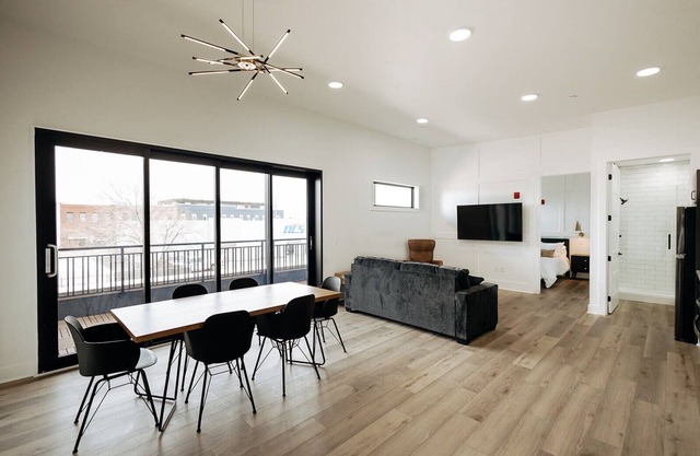 Walk To Intrust Bank Arena! Modern Loft W/Balcony