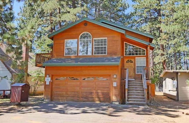 Walk to Lakeview Commons Beach - July Available! 3301M~