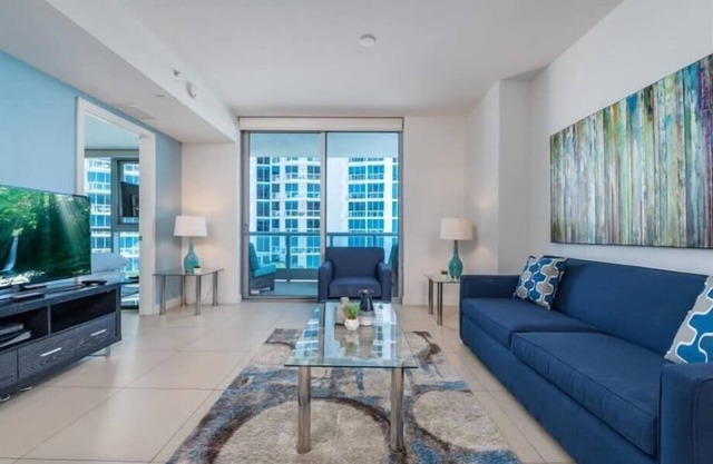 Walk to North Beach Retail Plaza | Free Wifi & Beach Acess | South Florida