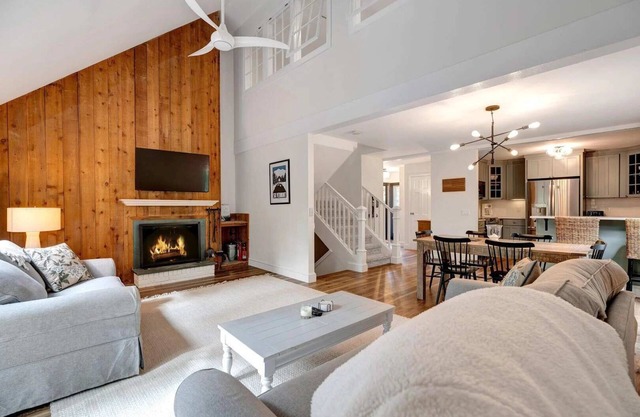 Walk to Ski Hill, Mountain Chalet - Kingswood 5F