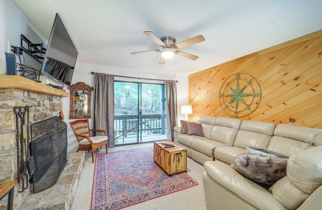 Walk to Ski Lift: Beech Mountain Condo