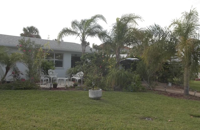 Walk to the beach from this peaceful, pet friendly, hideaway.