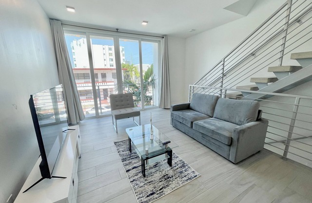 *Walk to the Beach* Private Hot Tub* Rooftop Terrace*