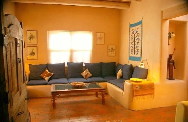 Walk to the plaza & railyard! Classic & charming 2br/2ba adobe casita