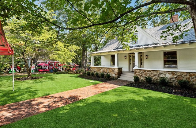 Walk to the Stadium: Herty House (Full Home)