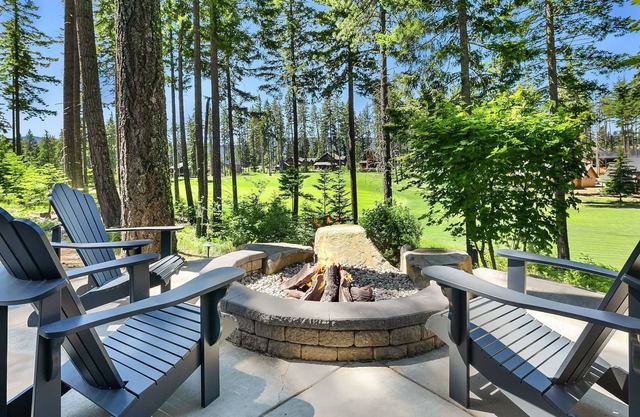 Walk to the Winery! Big Views of the Golf Course. Fantastic Value!