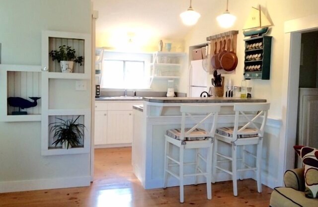 Walk to Town & Water from your PERFECT SUMMER COTTAGE