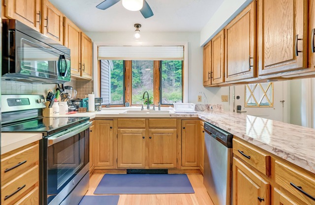 Walk to Wellington State Park: Alexandria Townhome