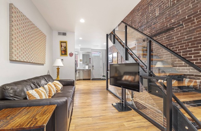 Walkable to two of Pittsburgh's hottest neighborhoods. Free Off-Street Parking.