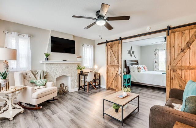 Walking Distance to Downtown Wichita - In Unit W/D!