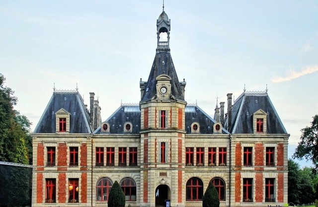 WALMATH CASTLE - HISTORICAL RESIDENCE BETWEEN PARIS AND TOULOUSE