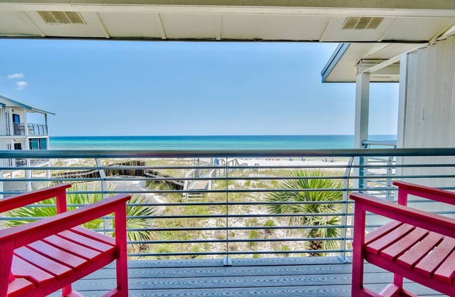Walton Dunes Oceanfront.Private Beach! 2 Beach Chairs and Umbrella setup daily