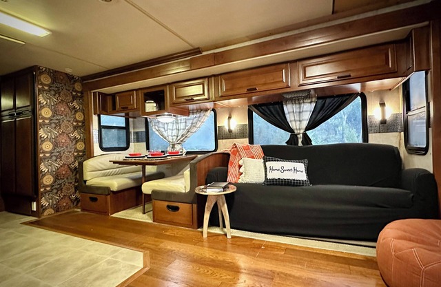 Want a funfilled stay less than a mile from Oklahoma State University?!