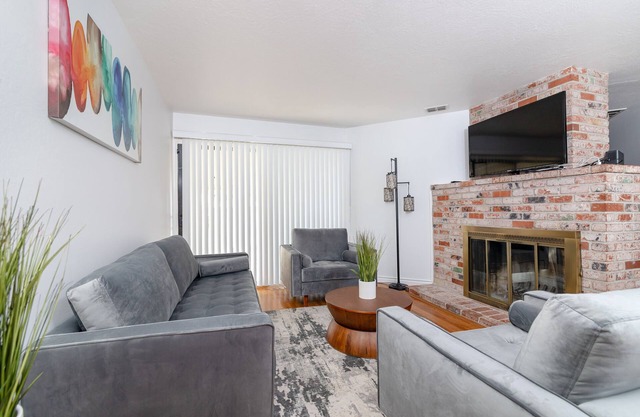 Warm and Sweet 3B2B house next to parks