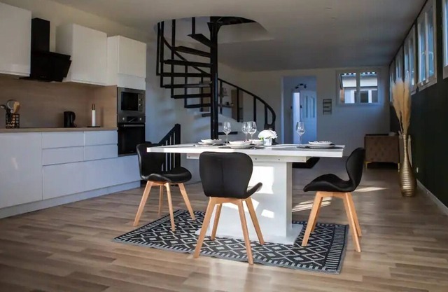 Warm house with garden near train station